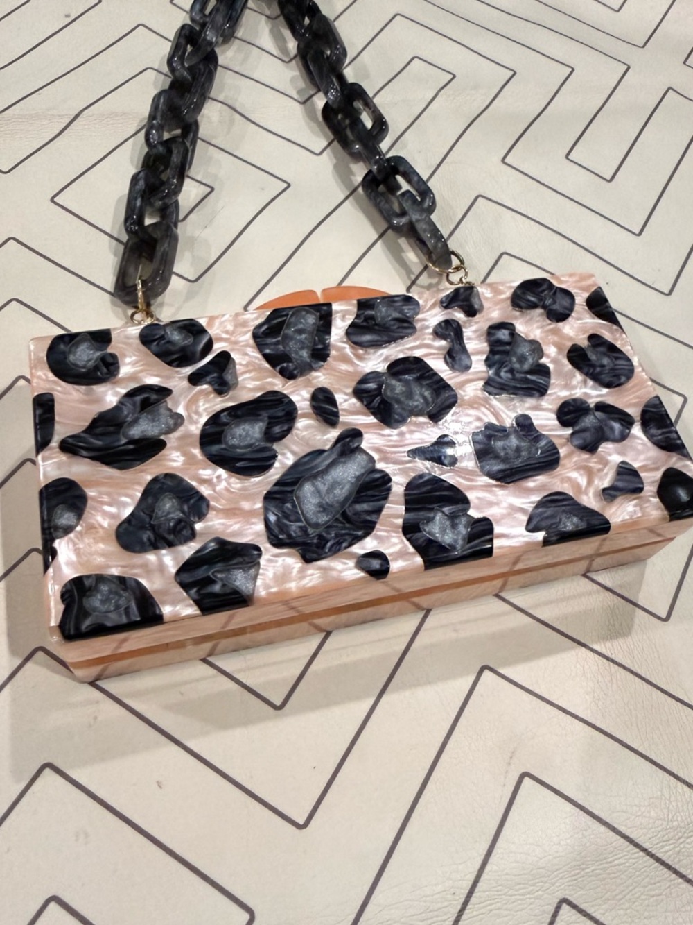 Tuckernuck Pink Leopard Acrylic Purse and Chain Acrylic Strap - Picture 4 of 12
